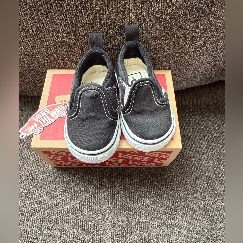 VANS SLIP ON V
SIZE 2 used